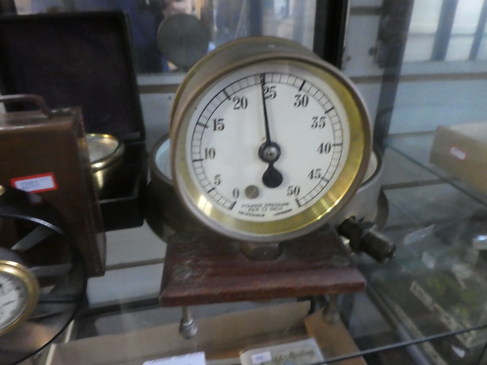 An unusual Short & Mason of London Anemometer, velocity in feet, used to determine wind speed, aroun - Image 2 of 6