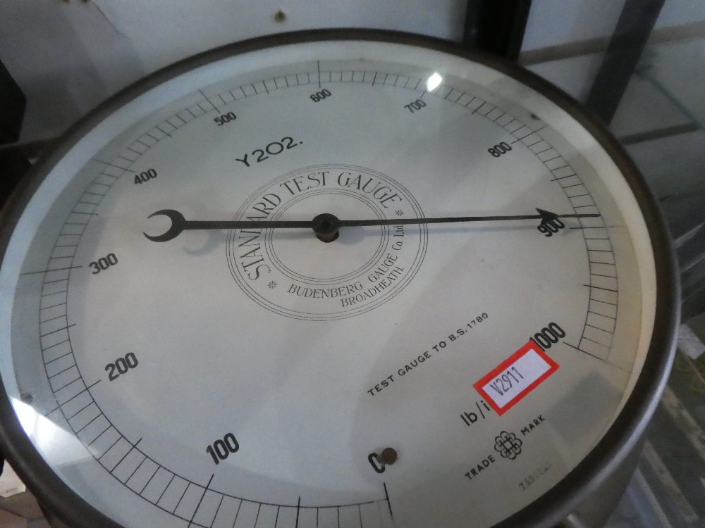 An unusual Short & Mason of London Anemometer, velocity in feet, used to determine wind speed, aroun - Image 6 of 6