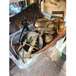 A box of assorted metalware and similar