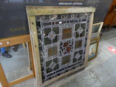 A 19th Century, coloured glass and leadwork panel having flowers and Fleur de Lys decoration reporte