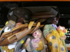 A tray of carved wooden items including Clown figures