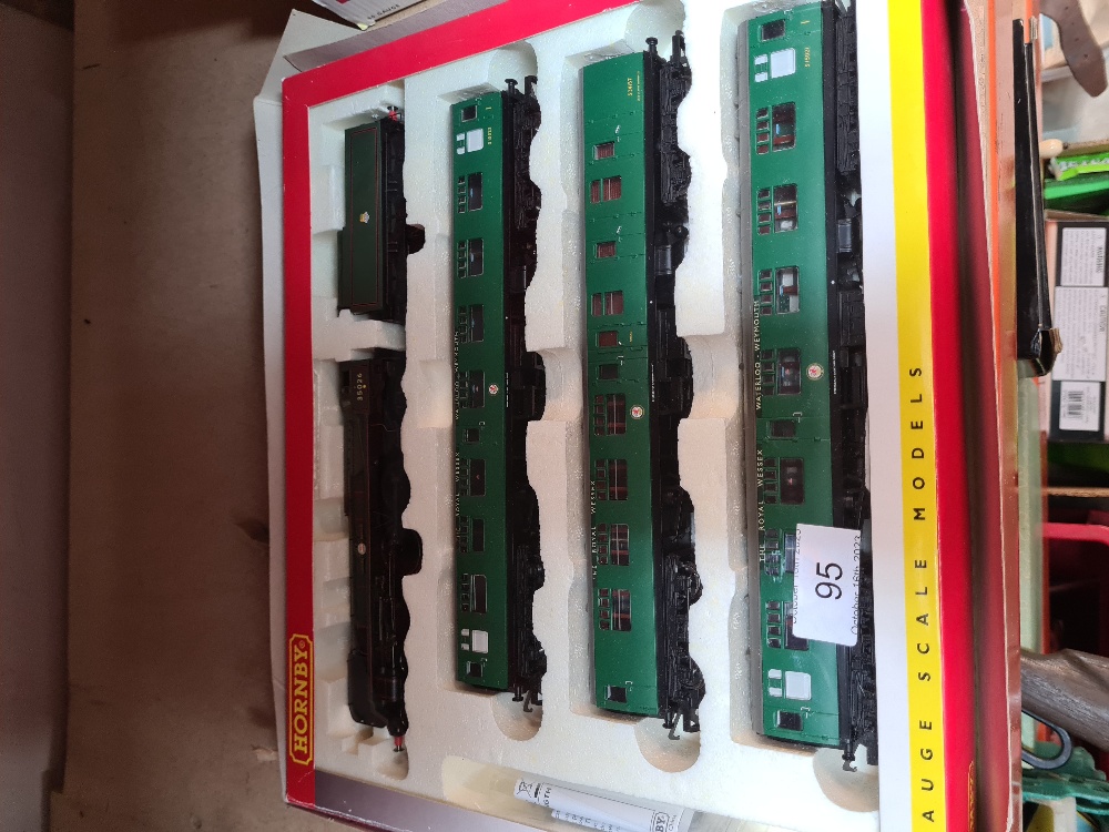 Hornby 'OO' gauge 'The Royal Wessex train pack' R2599M - Image 2 of 3