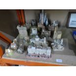 A quantity of Lilliput Lane models, including Buckingham Palace and St Pauls