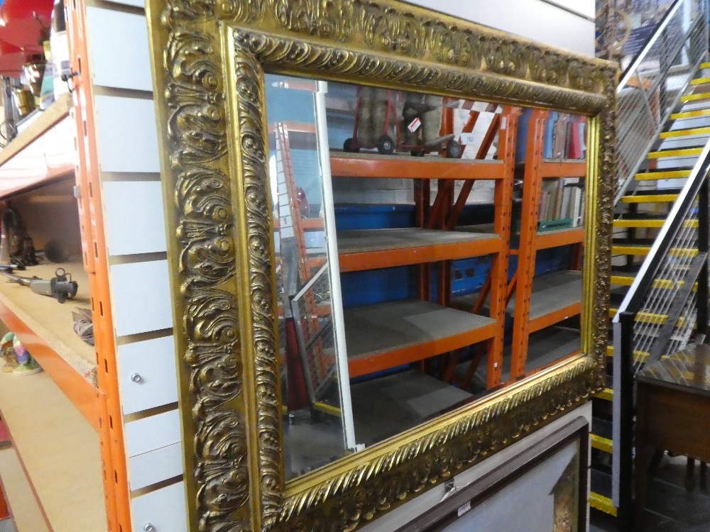 A reproduction gilt framed mirror, having bevelled glass - Image 7 of 9