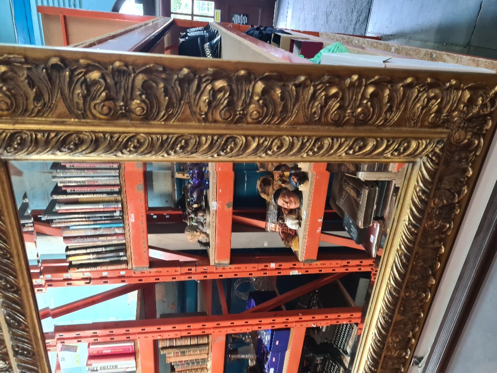 A reproduction gilt framed mirror, having bevelled glass - Image 2 of 9