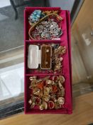 Quantity of vintage costume jewellery including paste brooches, clip on earrings, etc