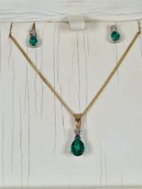 9ct yellow gold neckchain, hung with a 9ct gold pendant with round cut diamond and pear shaped green