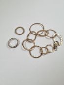 Contemporary white metal bracelet with interlocking circular links and two white metal rings