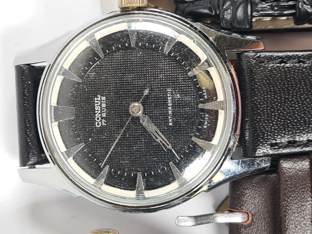 A quantity of vintage watches (8). To include makes such as Chancellor deluxe, Consul, Mortima, Traf - Image 4 of 9