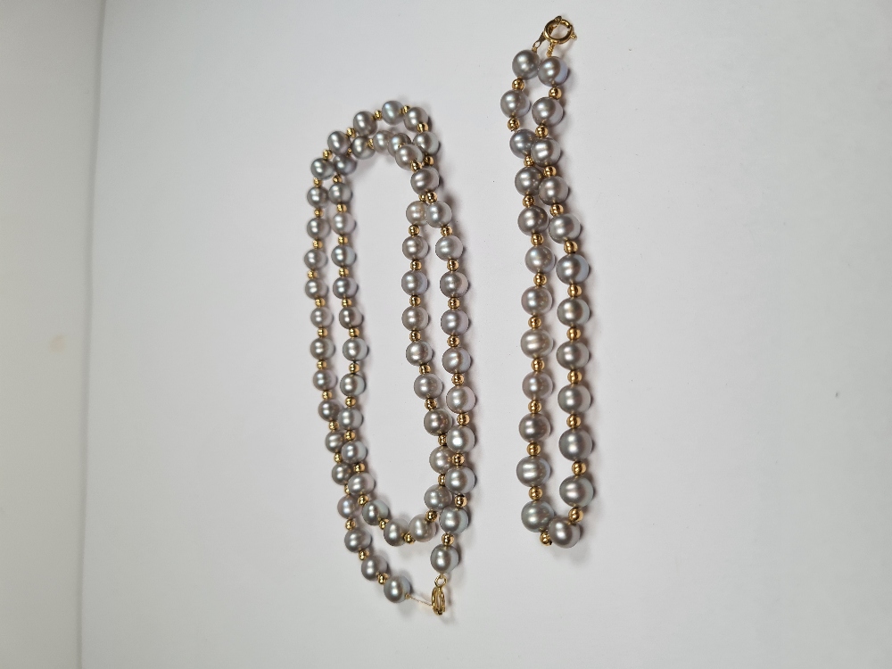 14ct gold clasped grey pearl necklace, each pearl separated by a 14ct gold ball, and a matching brac