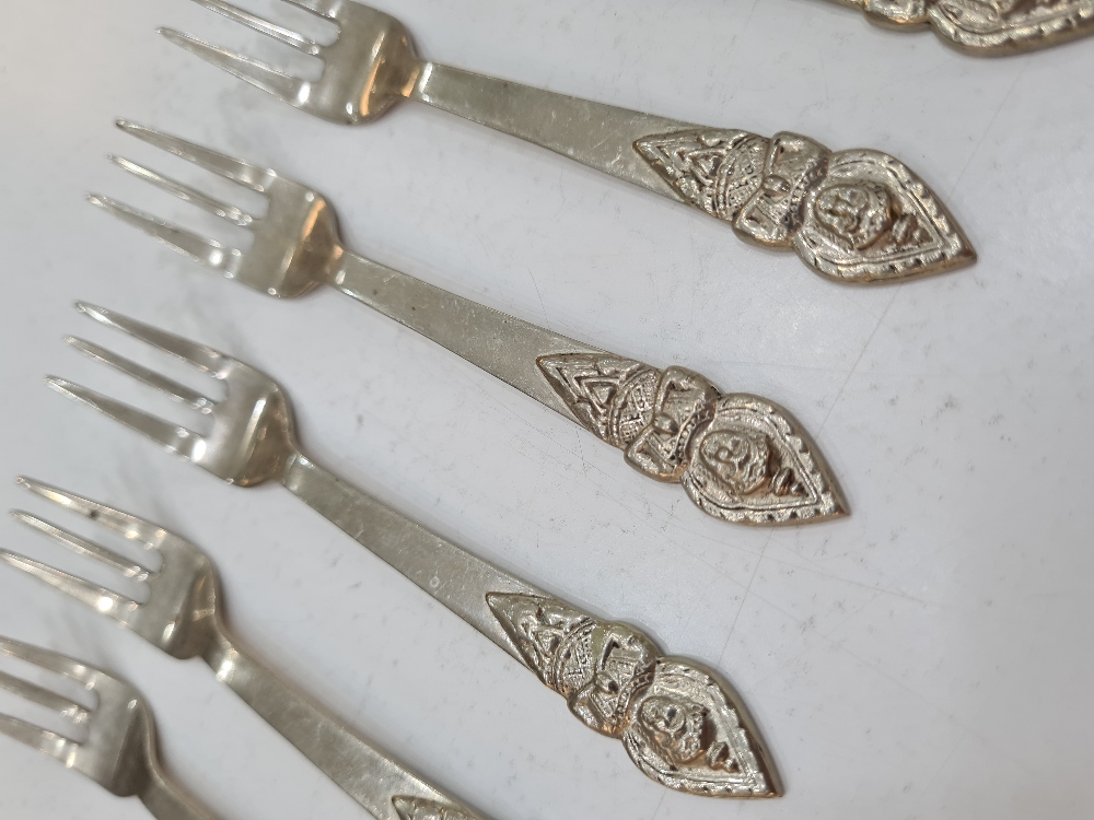 A set of six small forks having embossed, decorative handle. Stamped Thailand Silver. 2.76ozt approx - Image 2 of 4