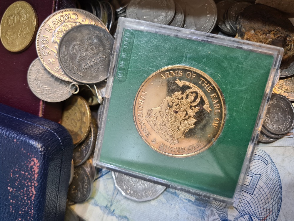 Mixed coinage and bank notes GB and Worldwide - Image 3 of 5