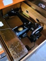 A 1920's Singer sewing machine, in fitted case