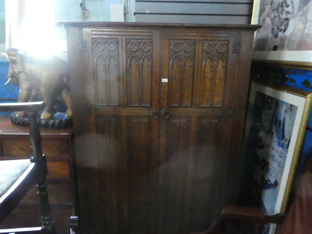 A reproduction oak 2 door wardrobe - Image 2 of 8