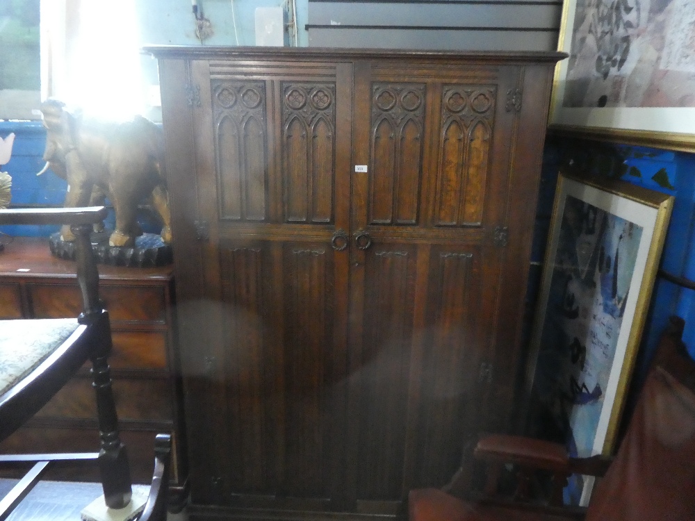 A reproduction oak 2 door wardrobe - Image 3 of 8
