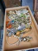 Tray of vintage and modern costume including Scottish circular brooch, silver dachshund charm, watch