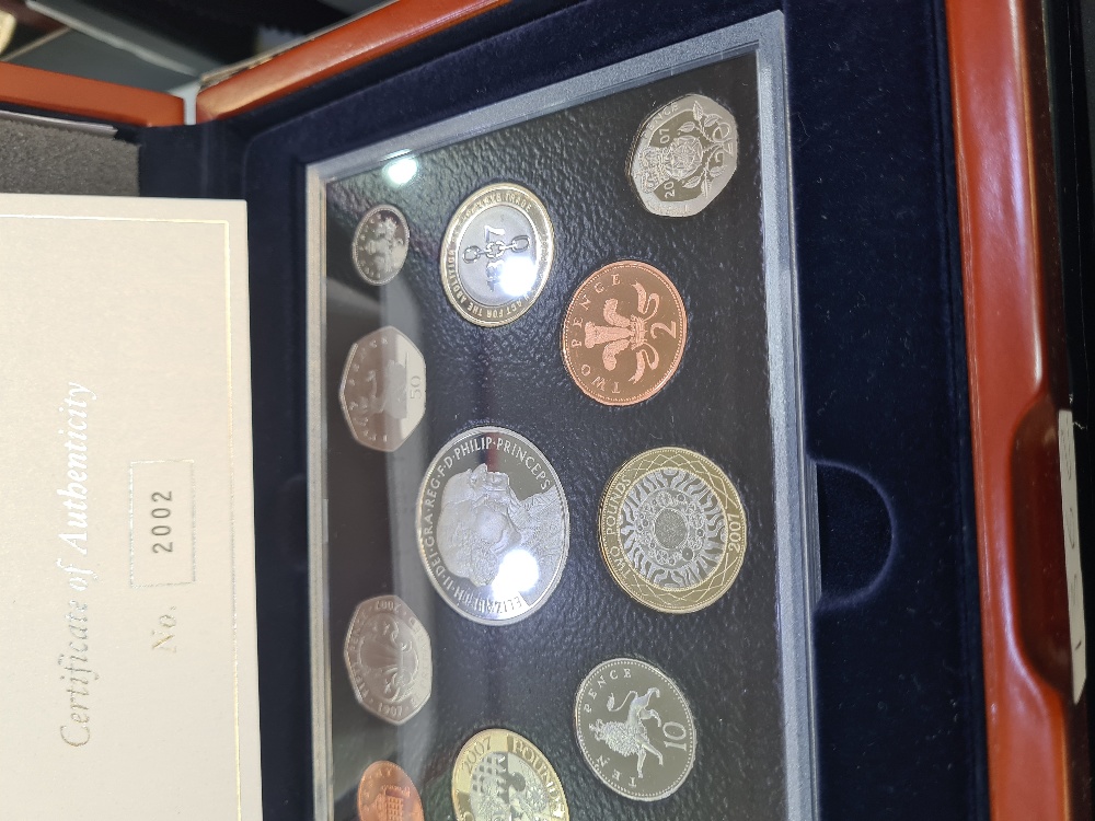 Royal Mint UK 2007 Executive Proof Set, 2008 Shield of Arms Proof Collection and quantity of loose c - Image 17 of 28