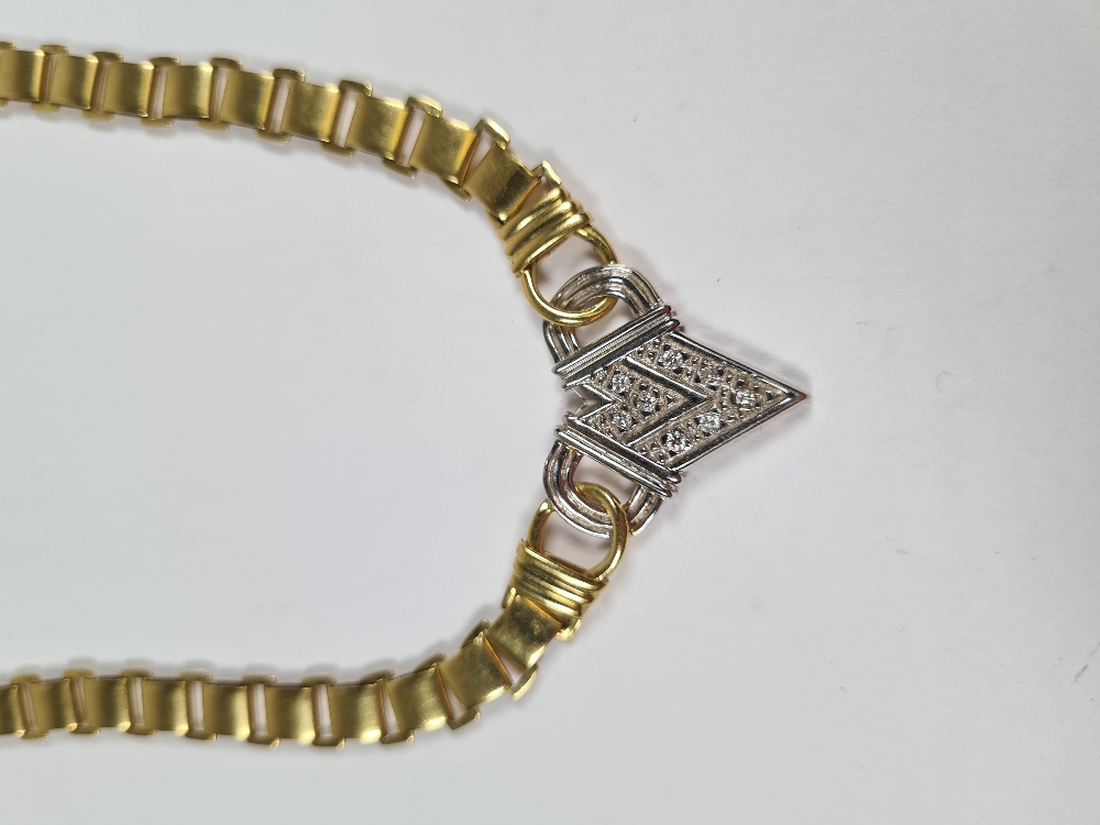 18ct yellow gold neckchain, with central V shaped panel inset with 8 small round brilliant cut diamo - Image 3 of 6