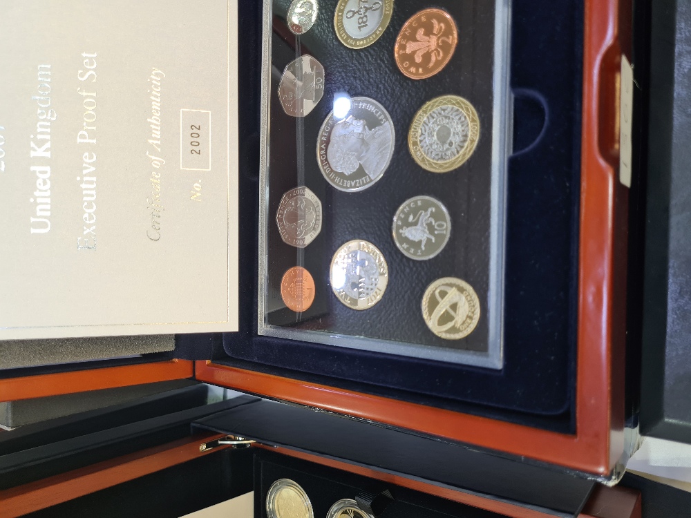 Royal Mint UK 2007 Executive Proof Set, 2008 Shield of Arms Proof Collection and quantity of loose c - Image 4 of 28