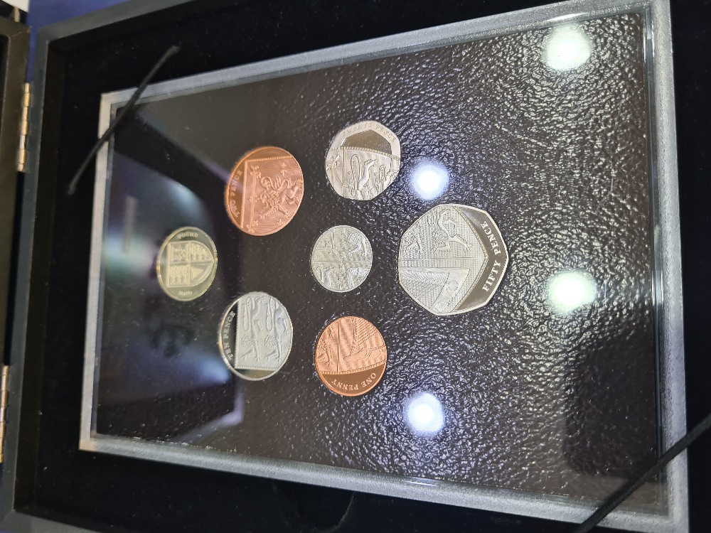 Royal Mint UK 2007 Executive Proof Set, 2008 Shield of Arms Proof Collection and quantity of loose c - Image 6 of 28
