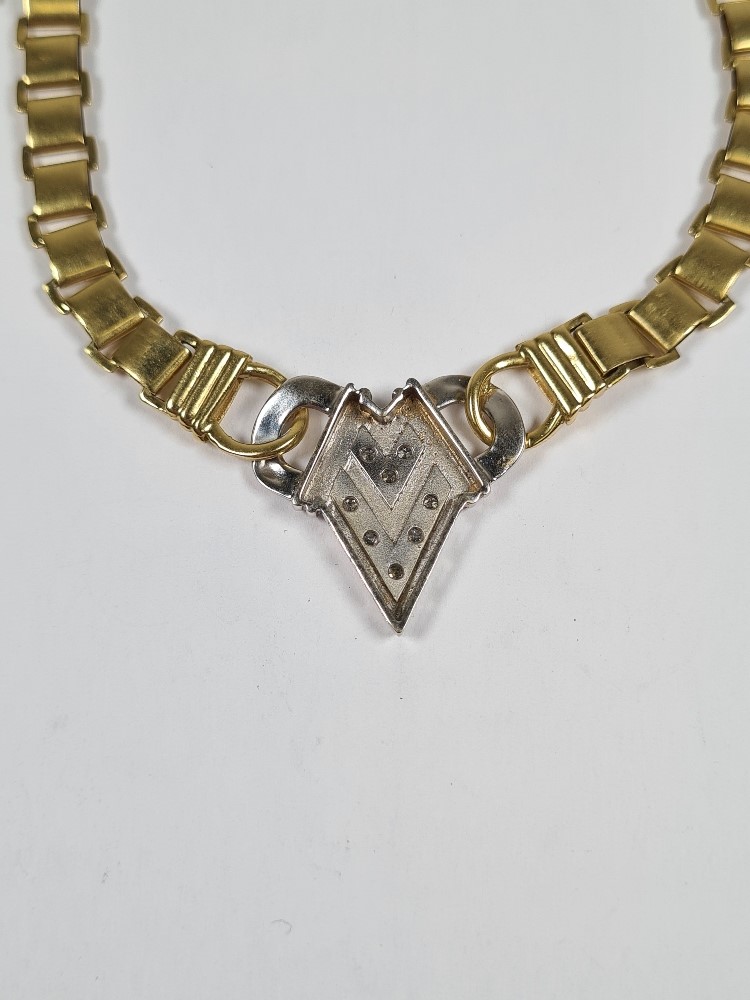 18ct yellow gold neckchain, with central V shaped panel inset with 8 small round brilliant cut diamo - Image 5 of 6
