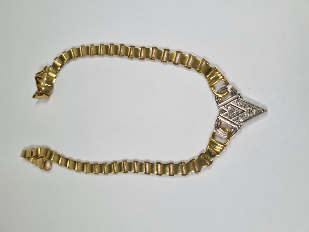 18ct yellow gold neckchain, with central V shaped panel inset with 8 small round brilliant cut diamo - Image 2 of 6