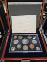 Royal Mint UK 2007 Executive Proof Set, 2008 Shield of Arms Proof Collection and quantity of loose c