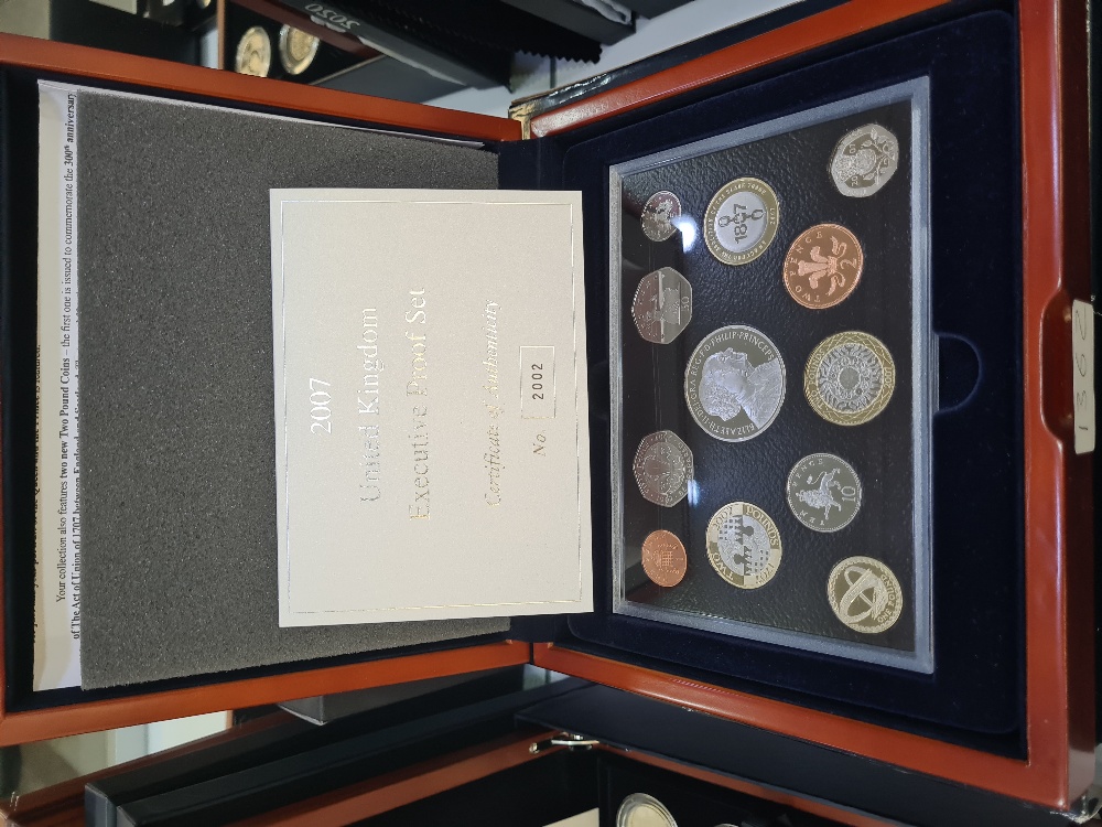 Royal Mint UK 2007 Executive Proof Set, 2008 Shield of Arms Proof Collection and quantity of loose c - Image 15 of 28