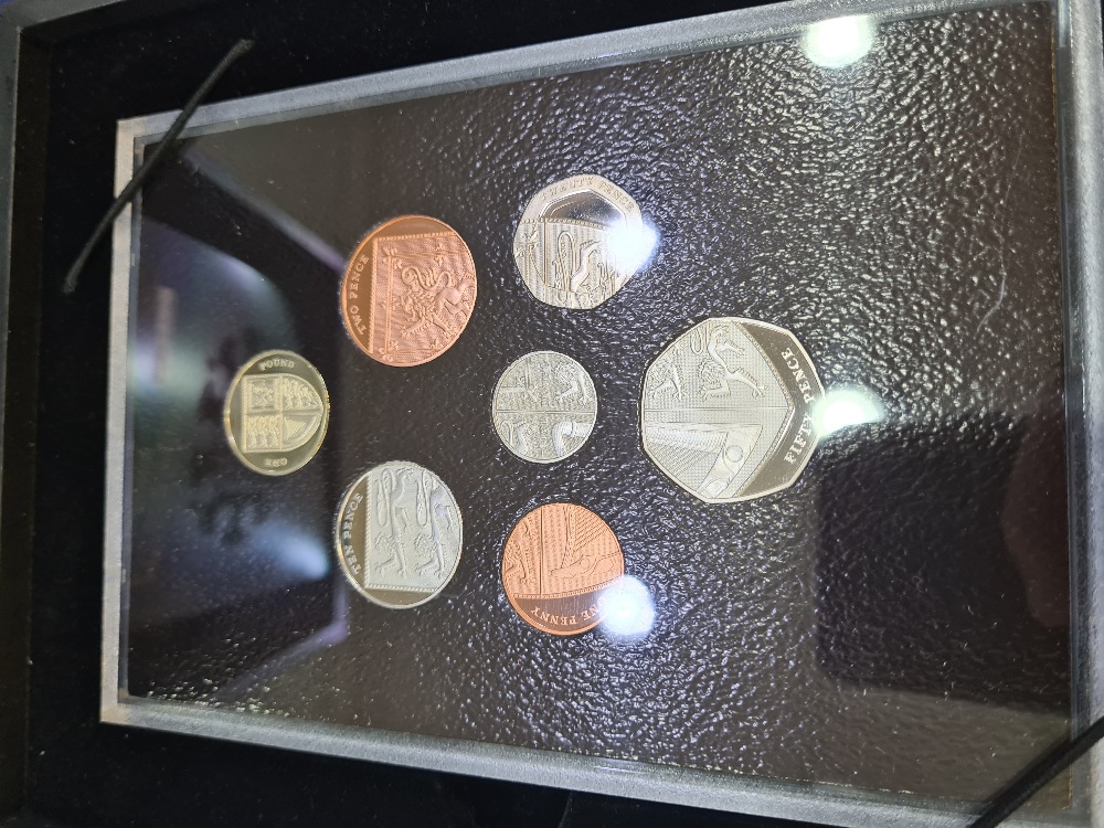 Royal Mint UK 2007 Executive Proof Set, 2008 Shield of Arms Proof Collection and quantity of loose c - Image 19 of 28