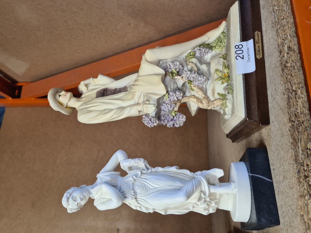 A selection of resin figures, some made in Italy and a selection of lamps - Image 8 of 15