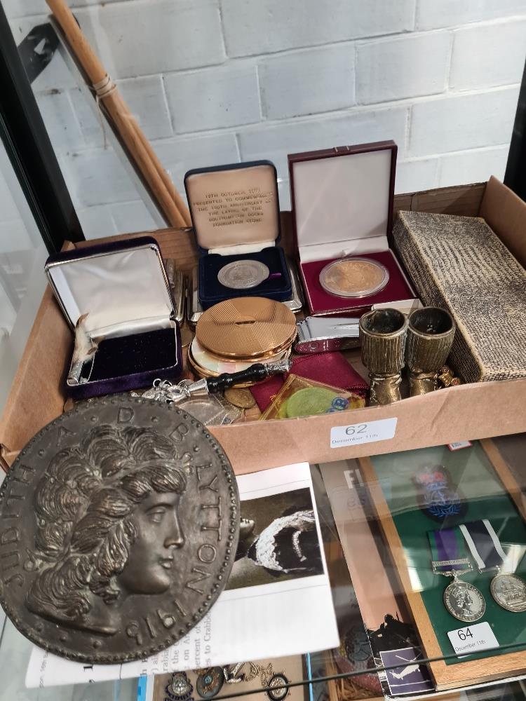 A mixed lot of collectables, to include Vesta's, coins, compacts, rattles and similar - Image 8 of 8