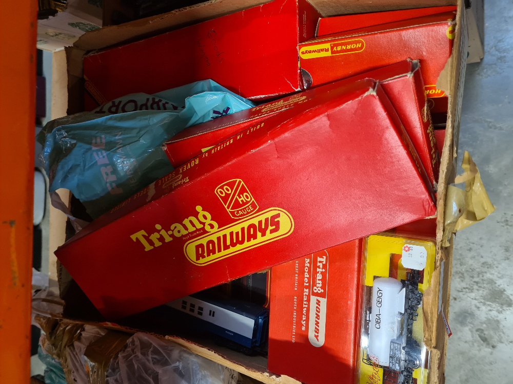 A quantity of railway accessories to include boxed Triang items, controllers, track, magazines and s - Image 2 of 10