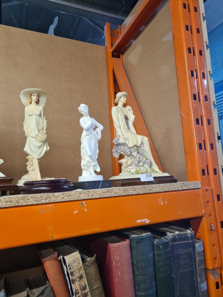 A selection of resin figures, some made in Italy and a selection of lamps - Image 13 of 15