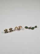 Pair of 9ct gold stud earring set with peridot and sapphire panels, pair 9ct gold pearl stud earring