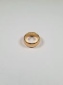 18ct yellow gold unmarked wedding band, size T, unmarked