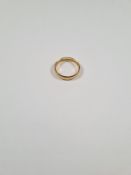 18ct yellow gold wedding band, marked 750, size M, approx 2.72g