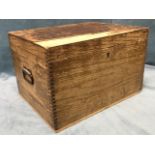 A dovetailed oak tuckbox with lock, mounted with carrying handles to ends. (18.75in x 14.25in x