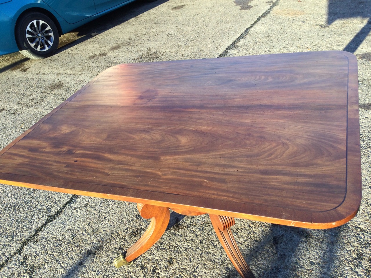 A regency mahogany breakfast table with rounded crossbanded top supported on a ribbed turned - Image 3 of 3