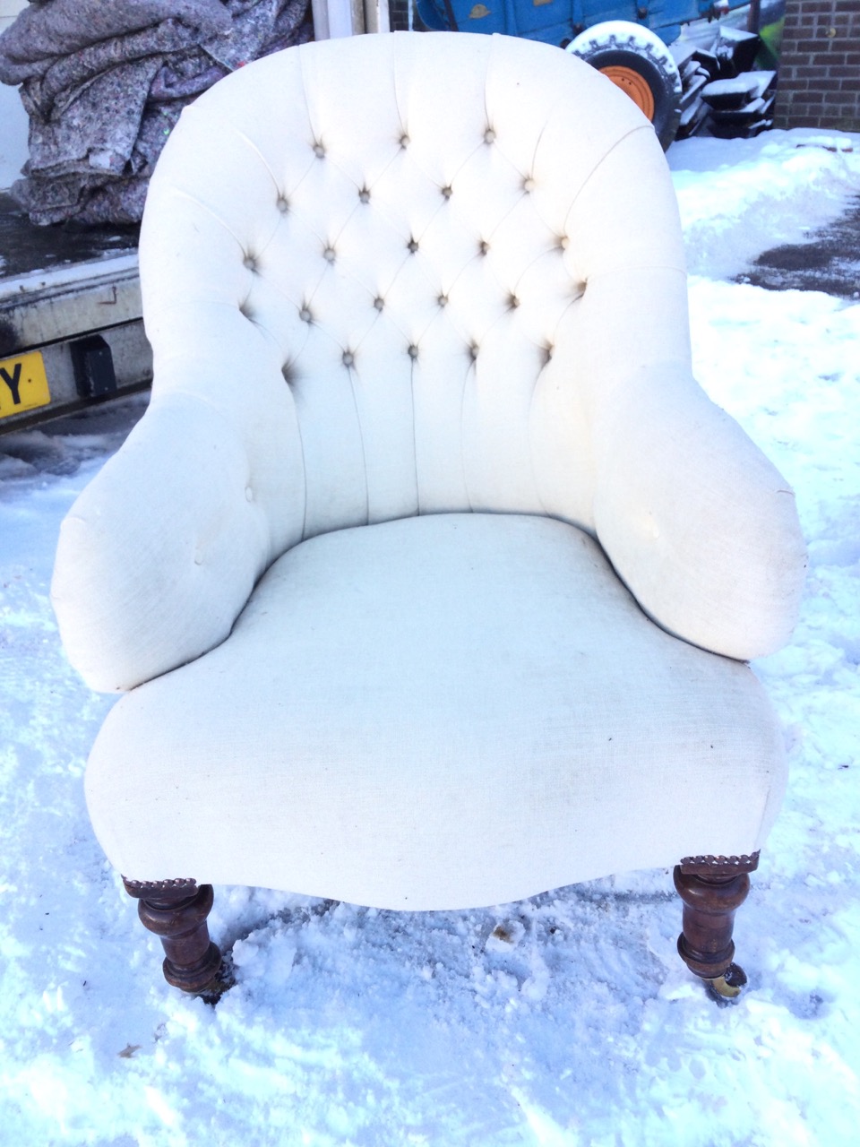 A Victorian style button upholstered spoon-back armchair with serpentine shaped sprung upholstered - Image 2 of 3