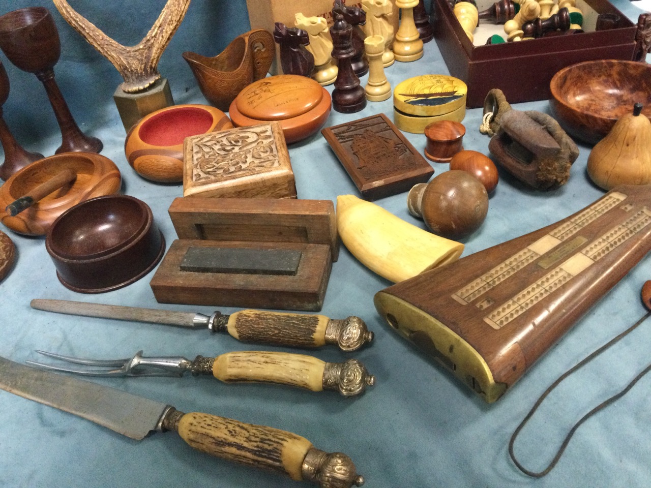 Miscellaneous treen and horn including turned hardwood, boxes, carved wood, a gunstock cribbage - Image 2 of 3