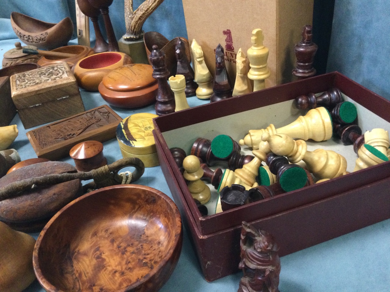 Miscellaneous treen and horn including turned hardwood, boxes, carved wood, a gunstock cribbage - Image 3 of 3