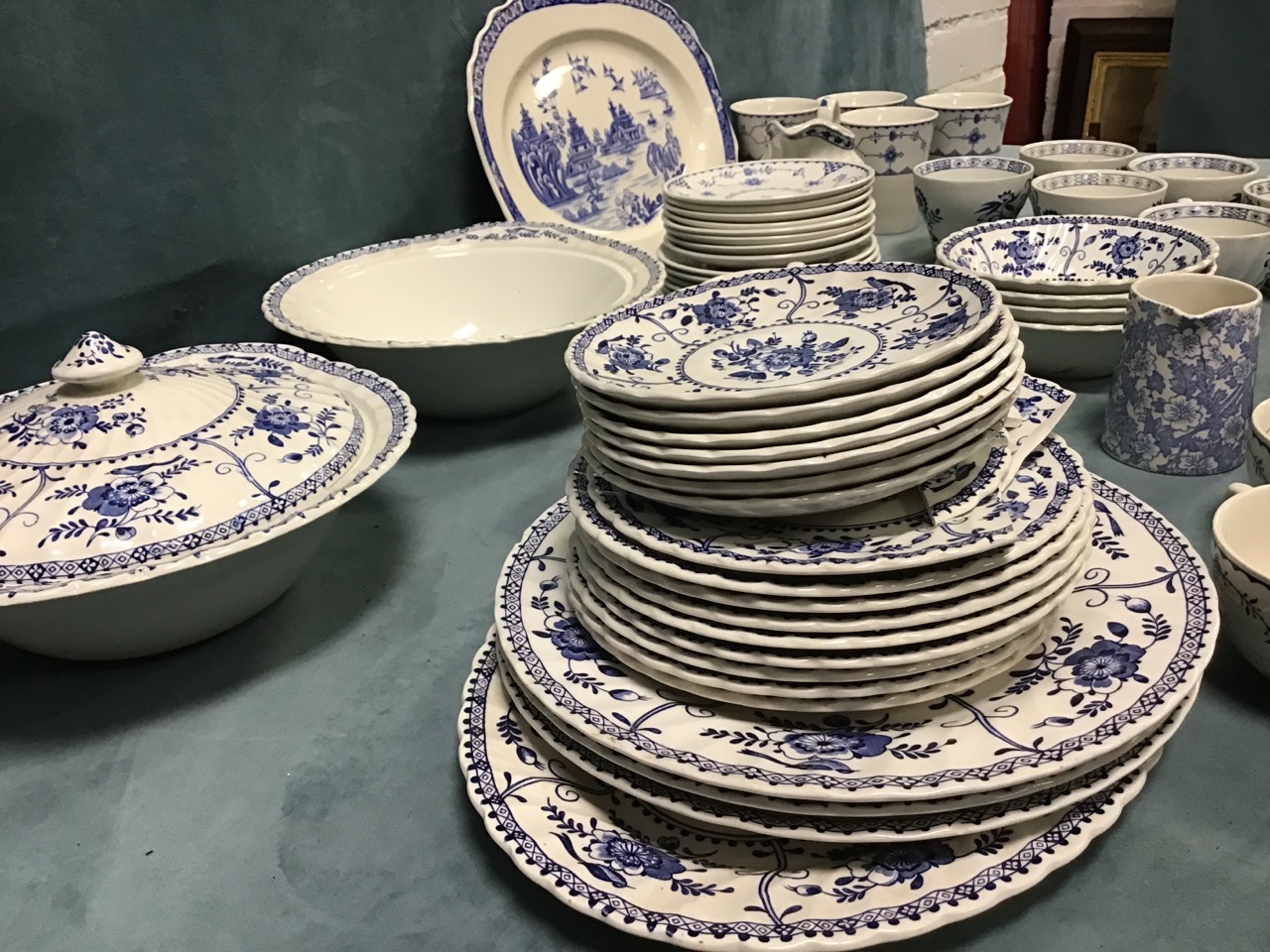 Two blue & white Staffordshire tea and dinner services decorated in the Danish Furnivals and - Bild 3 aus 3