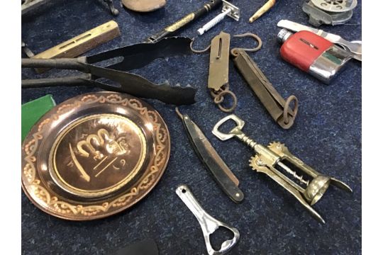 A box of metal items including oil lamps, cans, tools, an enamelled tin jug, cast iron, a - Image 3 of 3