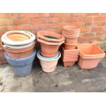 A quantity of composite/plastic garden plant pots. (A lot)