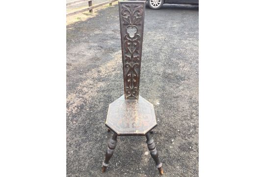 A carved oak spinning chair, the tapering back with blind fretwork foliate scrolled decoration on - Image 2 of 3