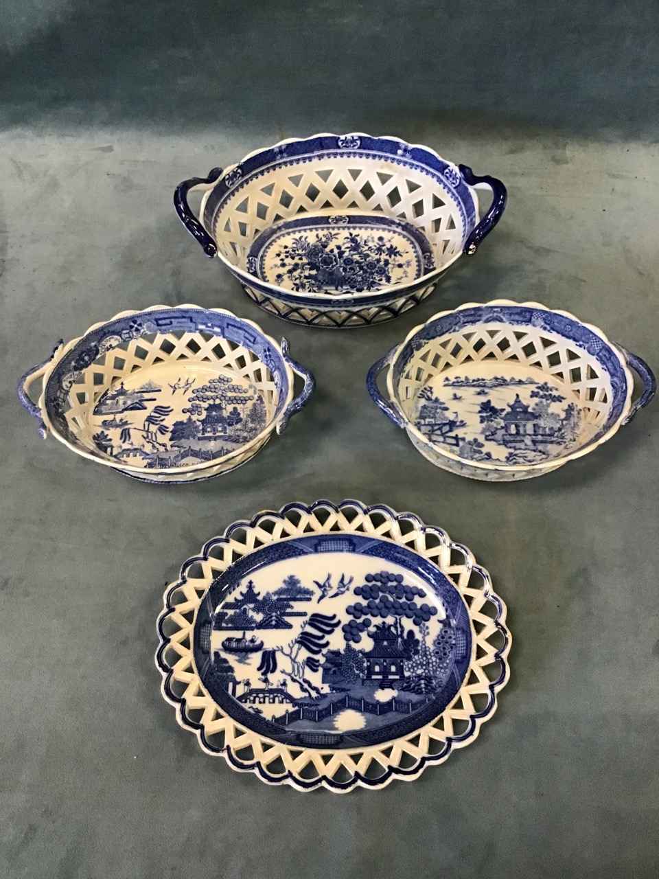 A group of late 18th/early 19th century blue and white pearlware including a pair of pierced - Image 2 of 3