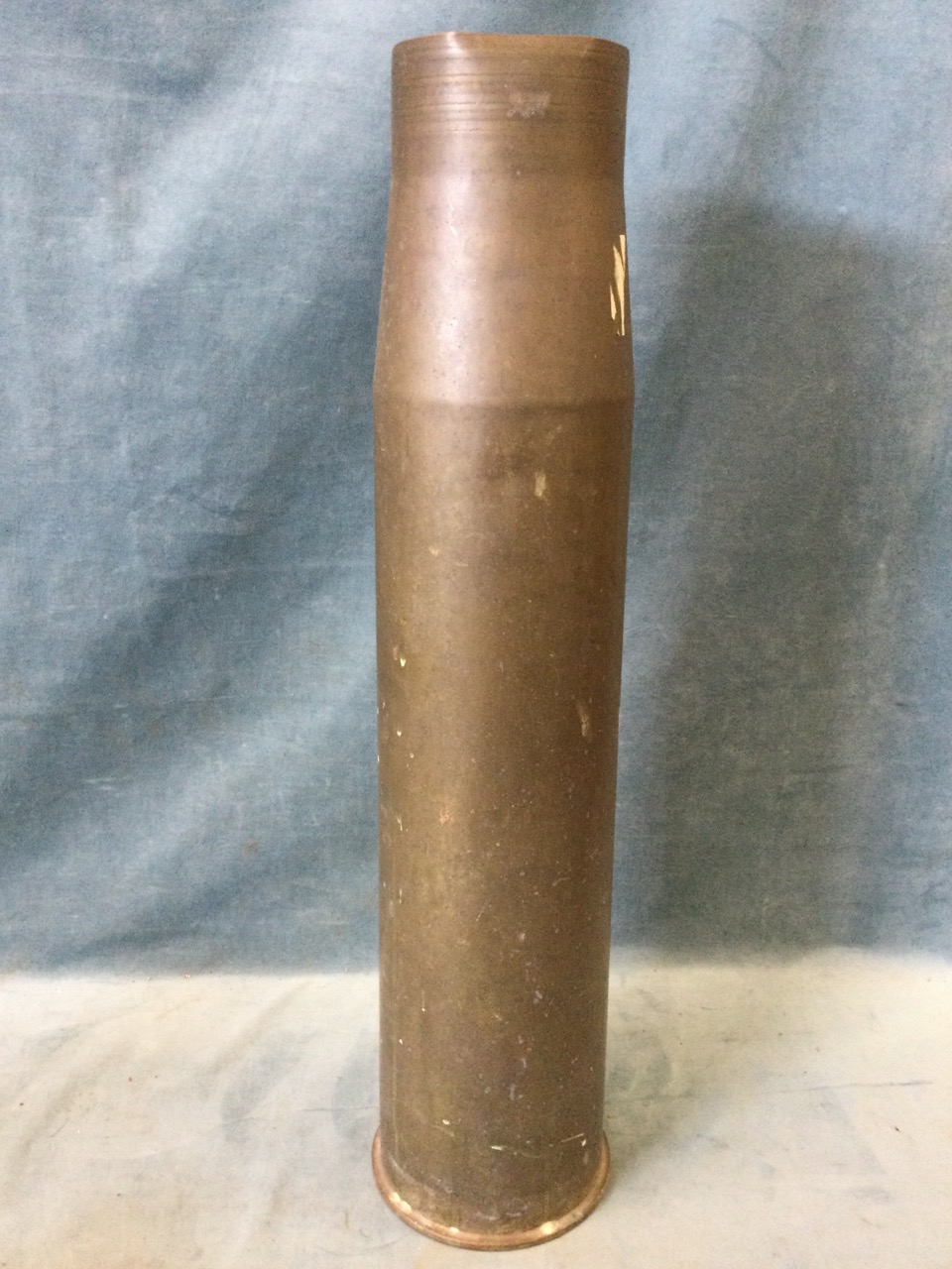 A collection of militaria - a 4.5 caliber shell casing; a shell casing engraved for Captain KM - Image 3 of 3