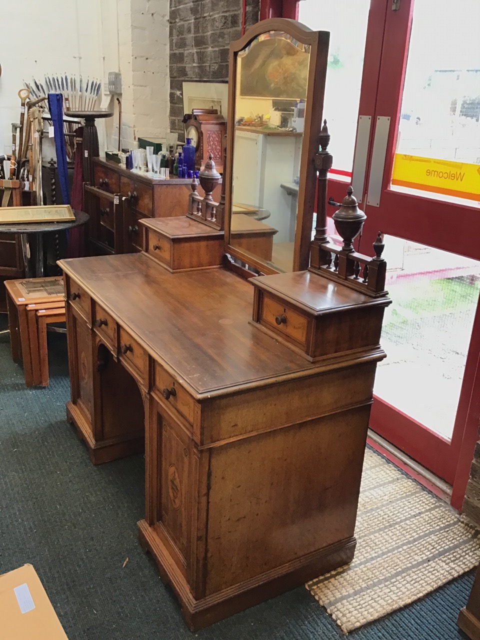 A late Victorian mahogany dressing table inlaid with satinwood panels with urns and ribbon swagged - Image 3 of 3