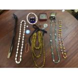 Miscellaneous costume jewellery including a faux amber triple string necklace, a Chinese mother-of-