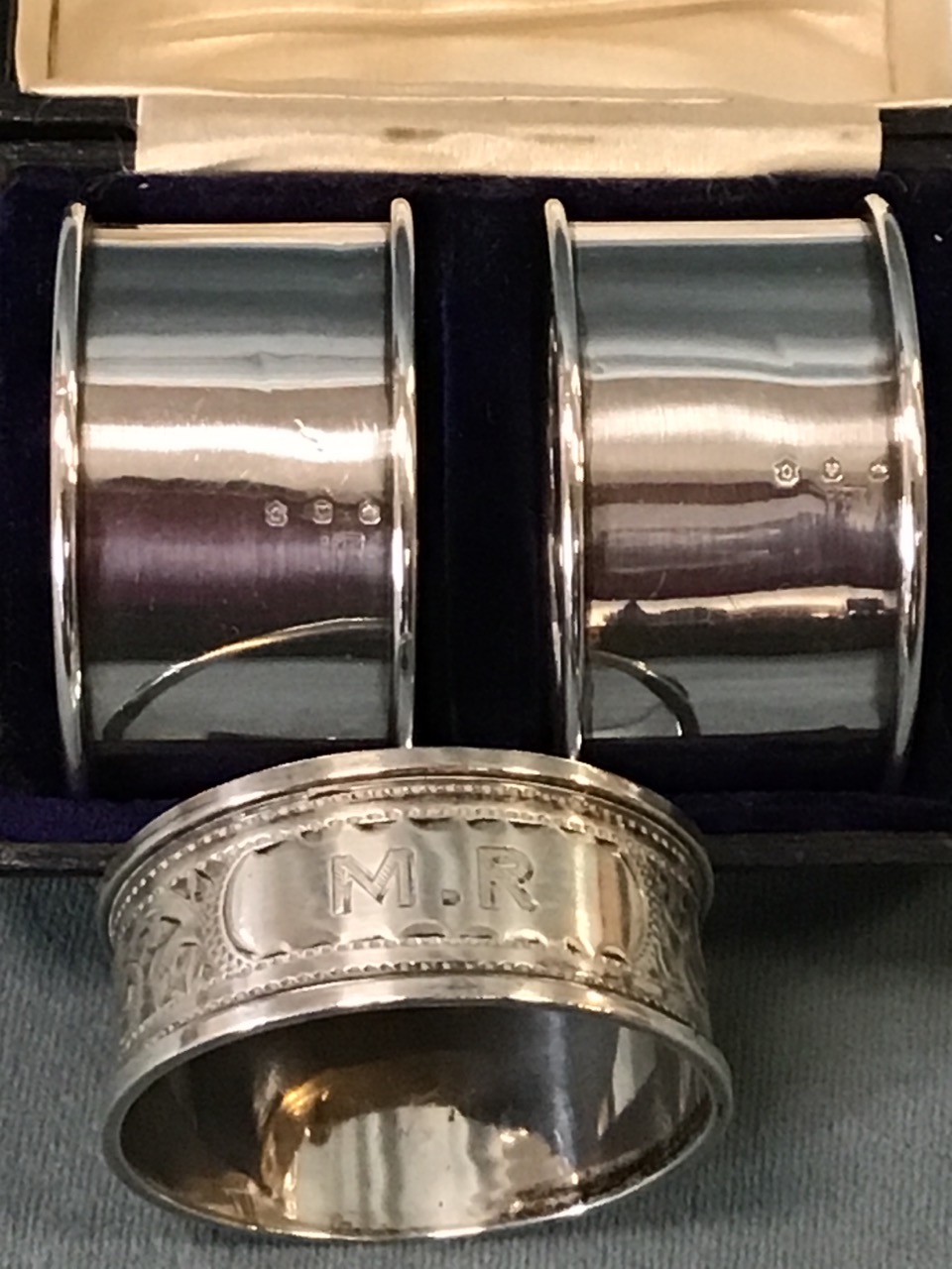 A case pair of Scottish silver napkin rings; a Birmingham hallmarked cauldron shaped salt on hoof - Image 2 of 3